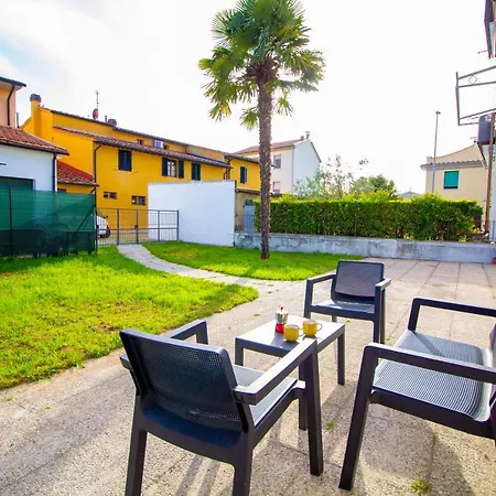 Les House - 2 By Tuscanywego * Pisa