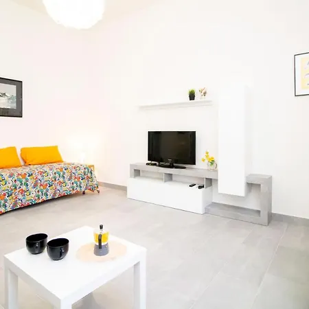 Les House - 2 By Tuscanywego *